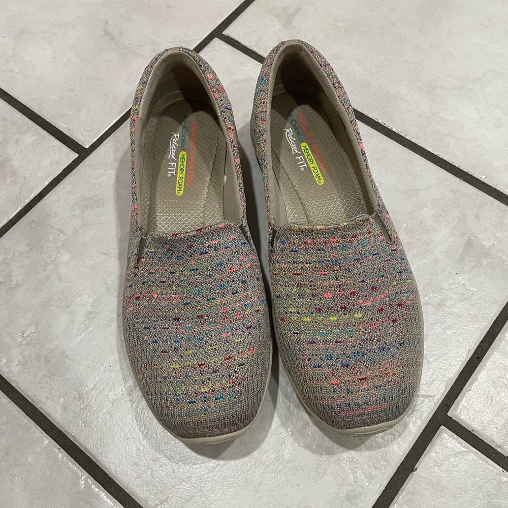 Women’s Sketchers size 10